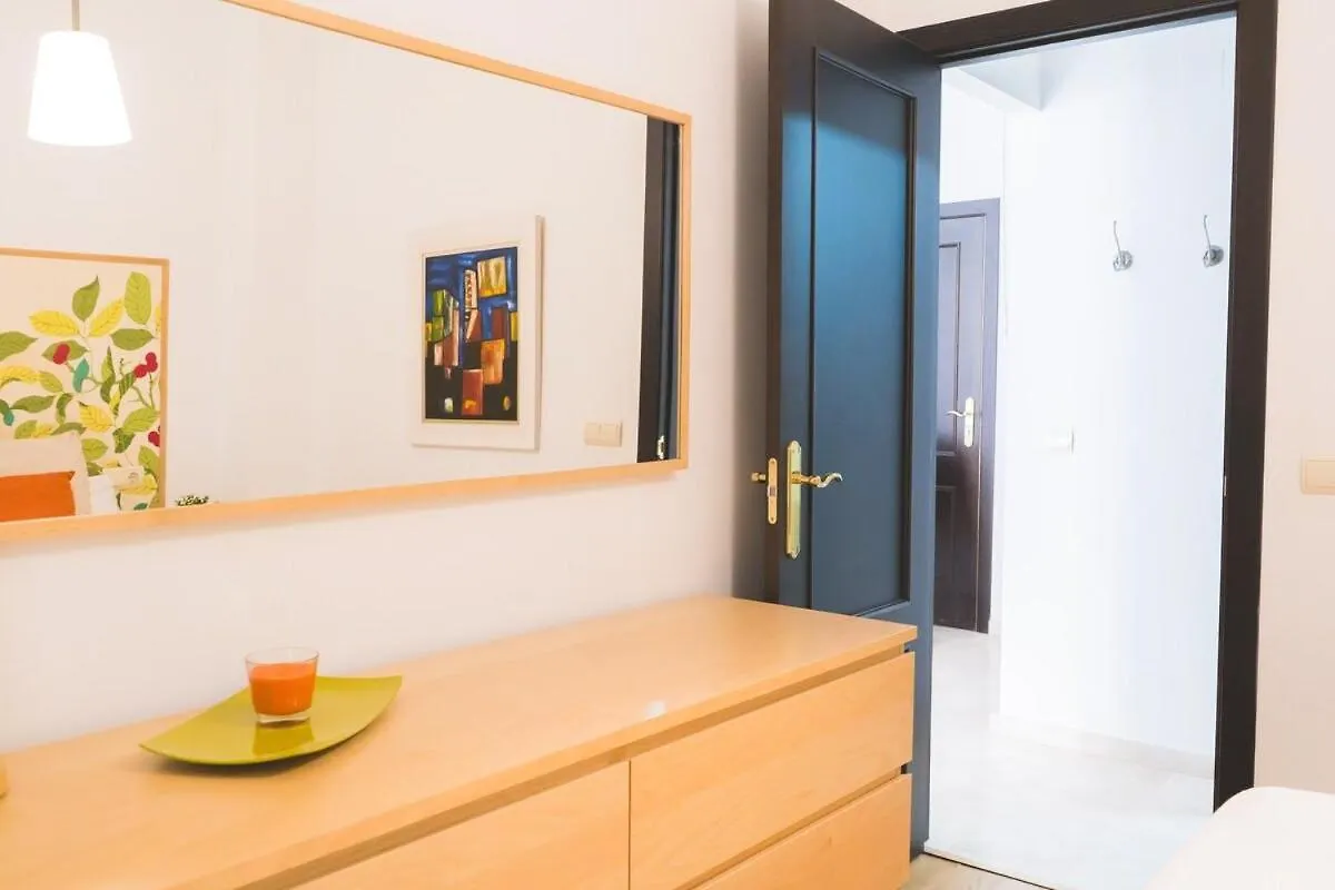 Centrico Apartamento En Calle Carreteria - Malaga Apartment