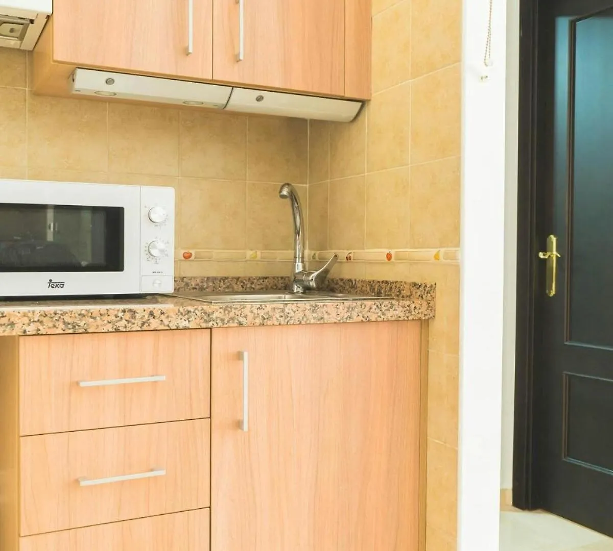 Centrico Apartamento En Calle Carreteria - Malaga